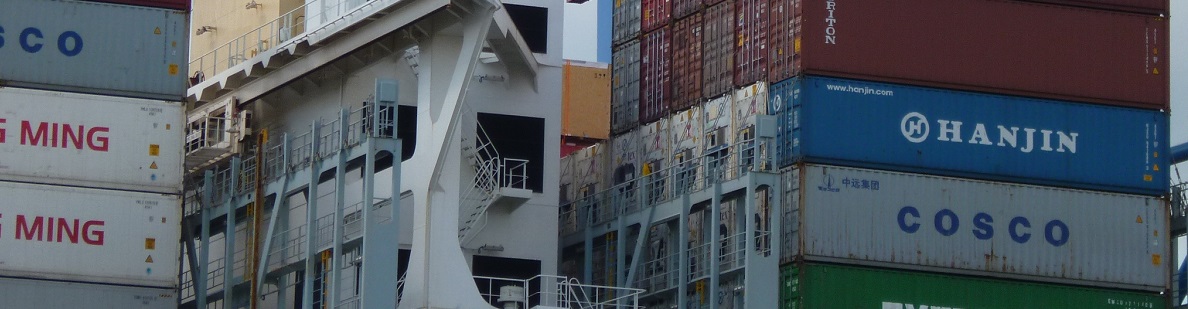 Container an Schiffsdeck - Seefracht mit Contibridge