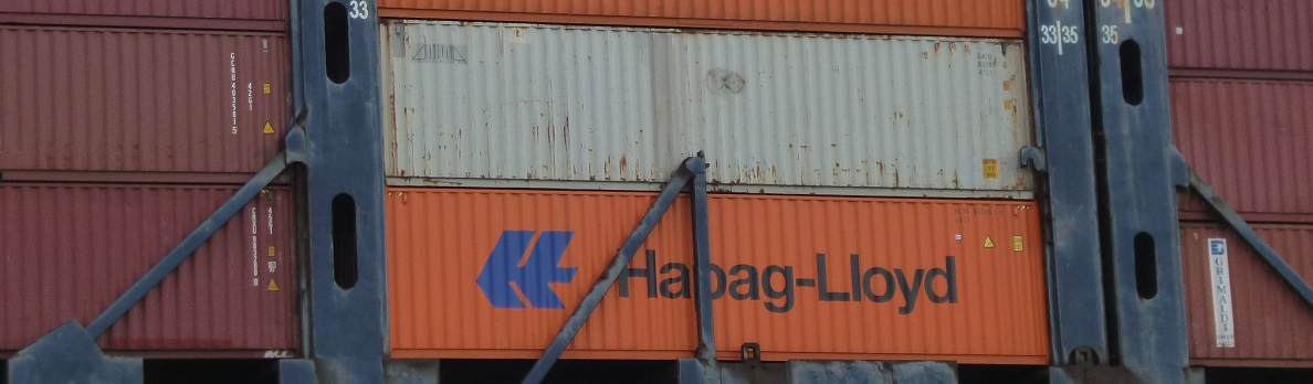 Hapag Lloyd Container an Bord - Seefrachtverladung mit Contibridge  