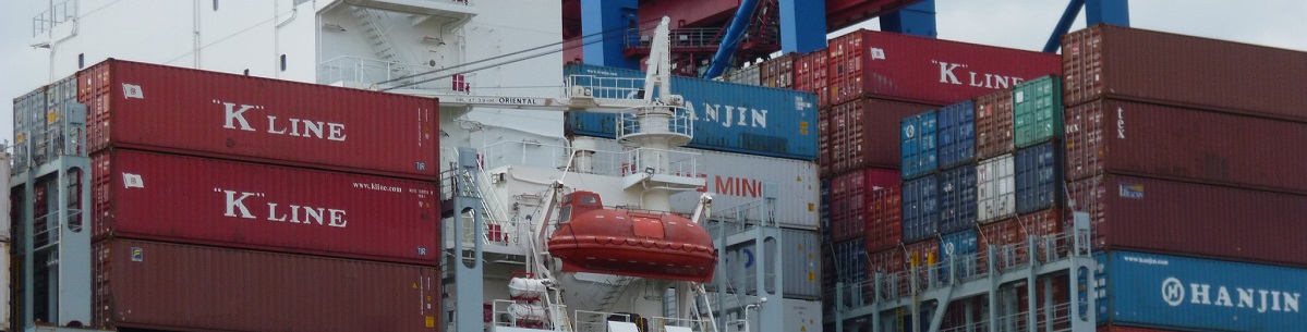 Kline Container auf Containerschiff. Sammelcontainerdienst Contibridge   