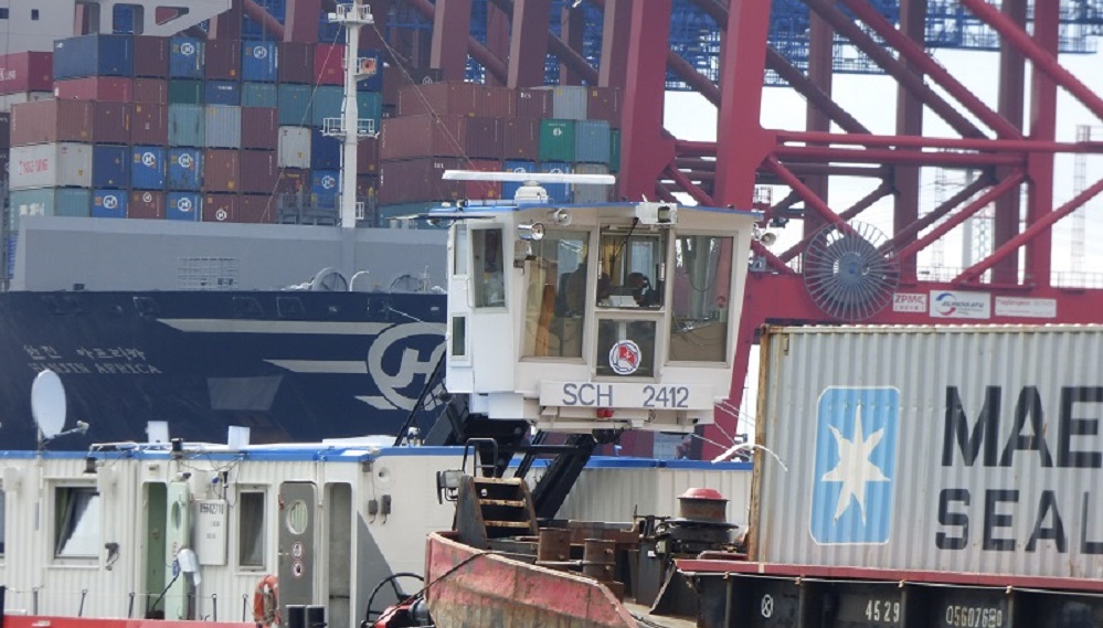 Schiffe am Container Terminal - Seefracht und Transportversicherung bei Contibridge 